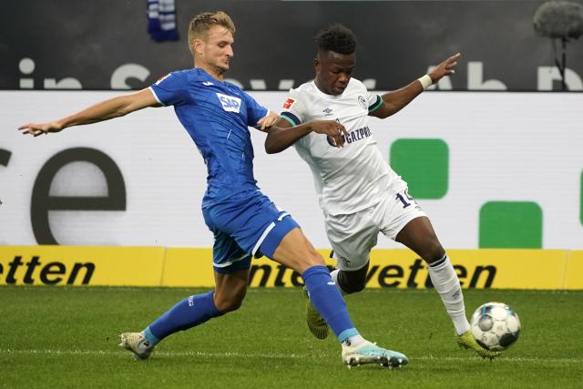 CBA罚单：黄荣奇停赛3场罚款15万 崔永熙罚2万